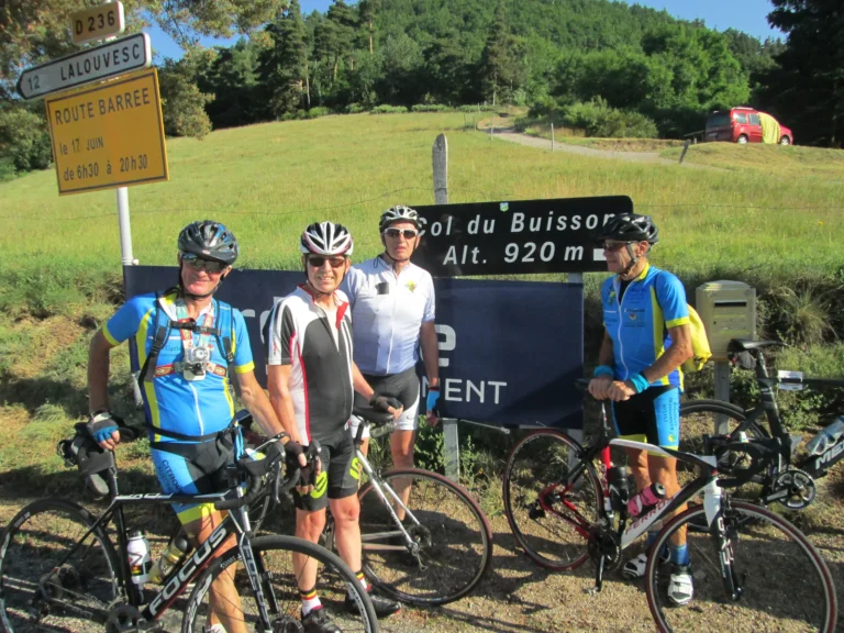 Trois cyclos du club au col du Buisson (920 m)